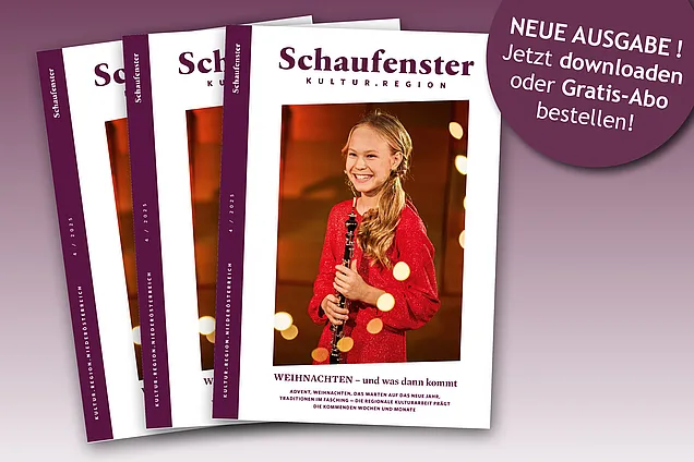 Das Bild zeigt die Titelseite der neuen Ausgabe des Magazins Schaufenster – Kultur.Region, Ausgabe 4/2025, mit Mädchen mit einem Musik-Instrument in der Hand. Rechts oben befindet sich ein runder Hinweis: "NEUE AUSGABE! Jetzt downloaden oder Gratis-Abo bestellen!"