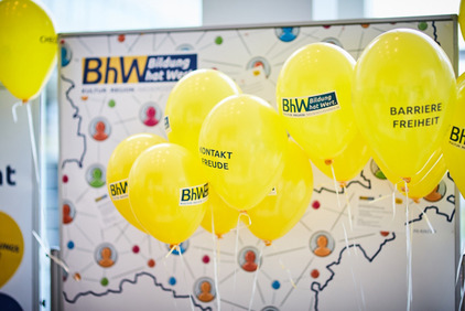 gelbe BhW Luftballons bei der NÖ Freiwilligenmesse