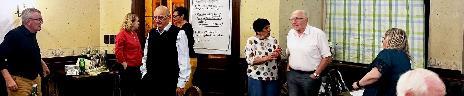 Das Bild zeigt die Teilnehmenden sowie Fachbeirat Gerhard Flossmann und Hauptregionsverantwortlichen Christian Hoffmann
