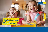 Zwei Mädchen spielen mit viel Freude auf ihren Instrumenten. In den Musikschulen und Kreativakademien Niederösterreich haben sie Spielfreude fürs Leben. 