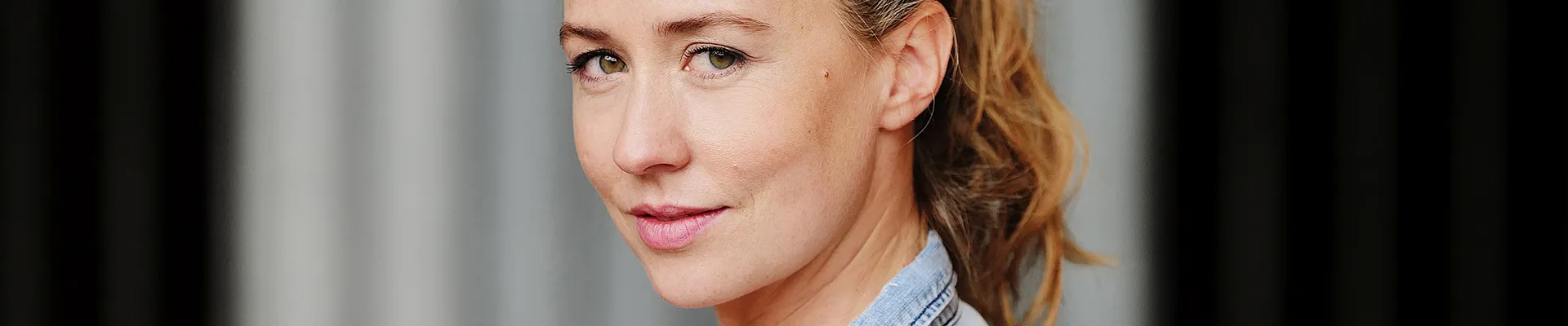 Portrait von Schauspielerin Swintha Gersthofer